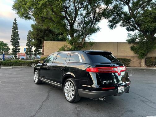 2010 Lincoln MKT FWD