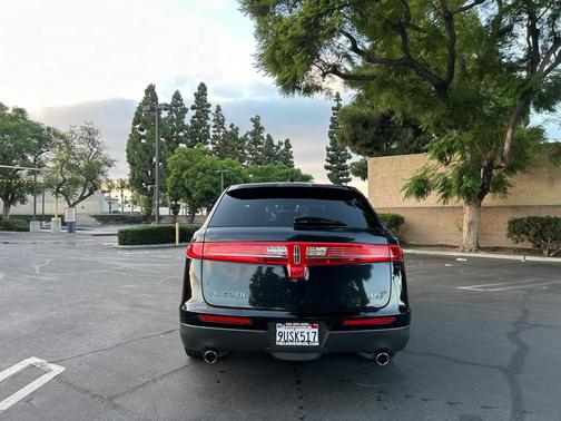 2010 Lincoln MKT FWD