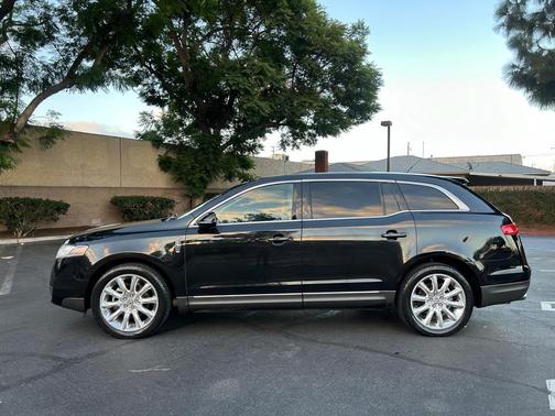 2010 Lincoln MKT FWD