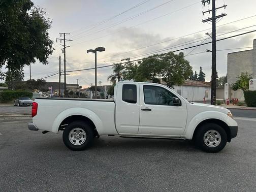 Glacier White 2014 Nissan Frontier SV