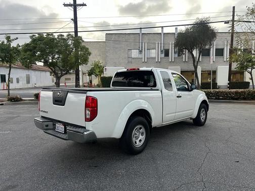 Glacier White 2014 Nissan Frontier SV