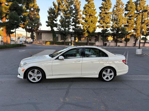 2010 Mercedes-Benz C-Class C300 Luxury Sedan