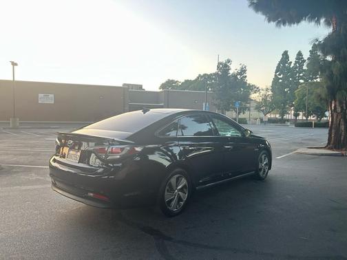 2017 Hyundai SONATA Hybrid Limited