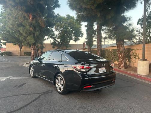 2017 Hyundai SONATA Hybrid Limited