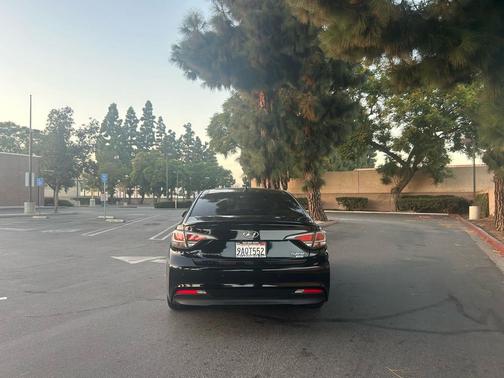 2017 Hyundai SONATA Hybrid Limited