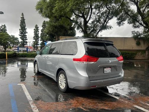 2012 Toyota Sienna XLE