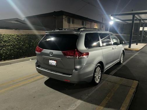 2012 Toyota Sienna XLE