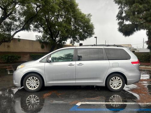 2012 Toyota Sienna XLE