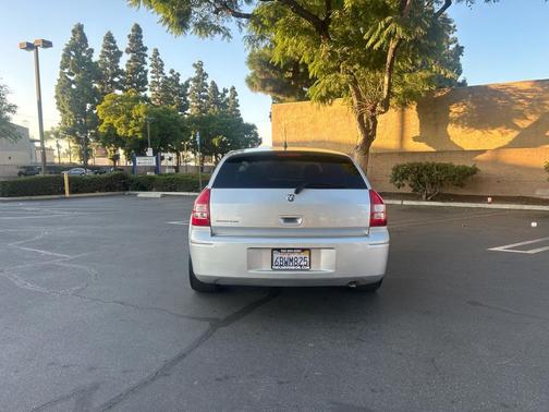 2008 Dodge Magnum Base