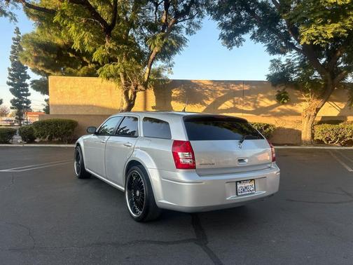 2008 Dodge Magnum Base
