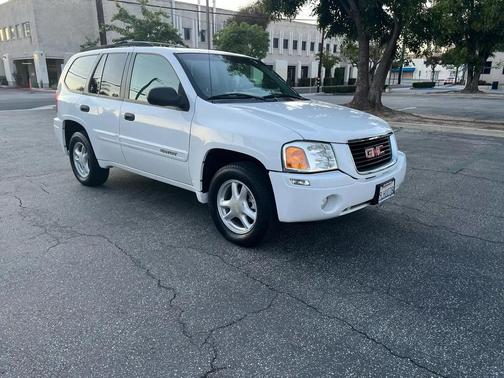 Summit White 2004 GMC Envoy SLE