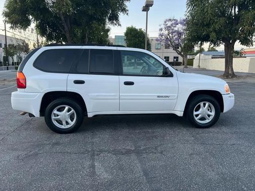 Summit White 2004 GMC Envoy SLE