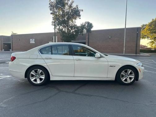 2011 BMW 528 528i