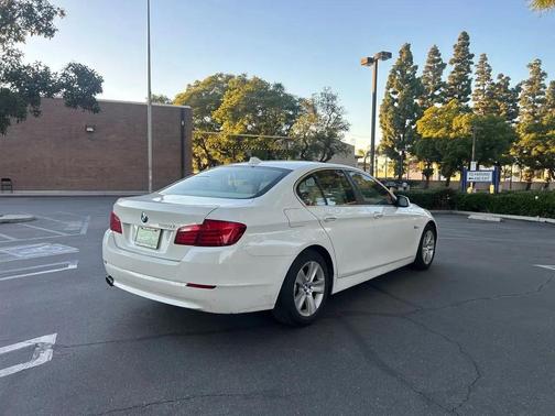 2011 BMW 528 528i