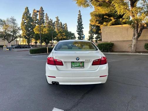 2011 BMW 528 528i