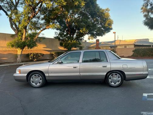 1999 Cadillac DeVille Base