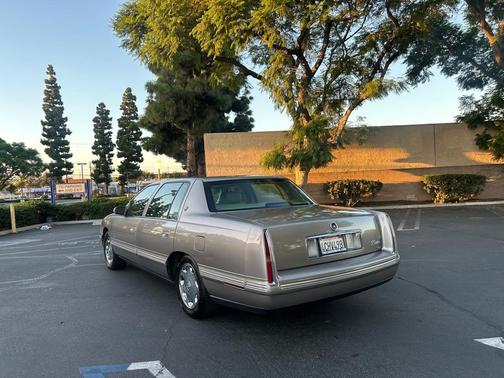 1999 Cadillac DeVille Base