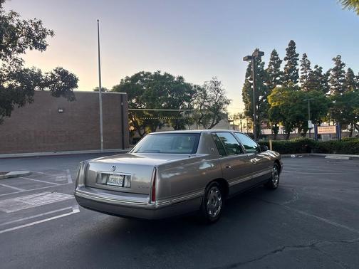 1999 Cadillac DeVille Base