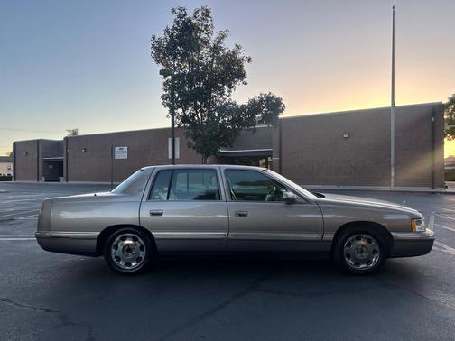 1999 Cadillac DeVille Base