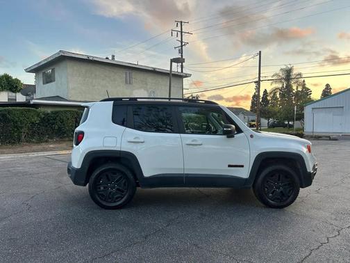 Alpine White 2018 Jeep Renegade Trailhawk