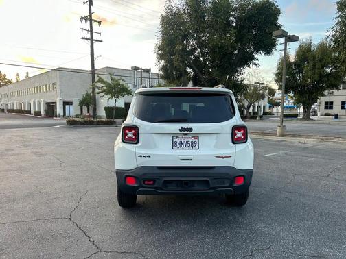 Alpine White 2018 Jeep Renegade Trailhawk