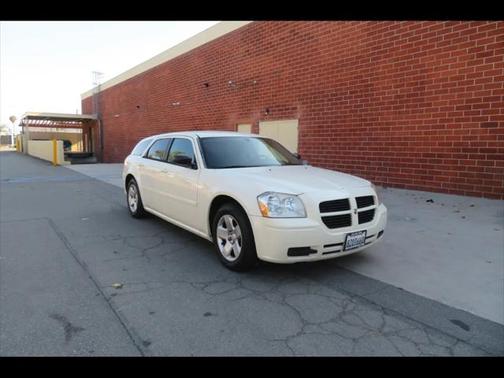 2005 Dodge Magnum SE