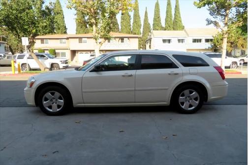 2005 Dodge Magnum SE