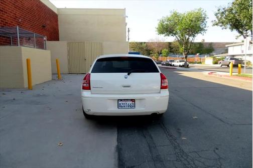 2005 Dodge Magnum SE