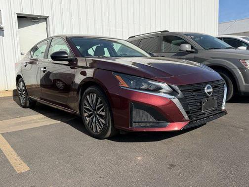 Garnet Pearl Metallic 2025 Nissan Altima SV FWD