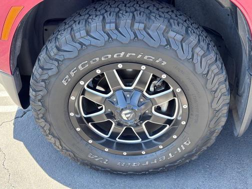 Cardinal Red Tricoat 2022 Nissan Frontier SV