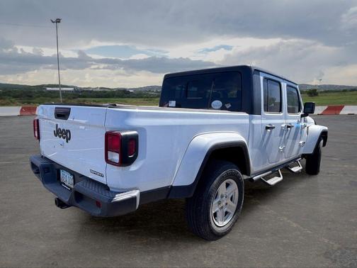 Bright White Clearcoat 2021 Jeep Gladiator Sport S