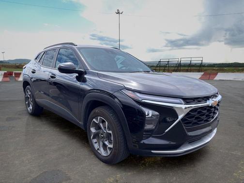 Mosaic Black Metallic 2024 Chevrolet Trax LT