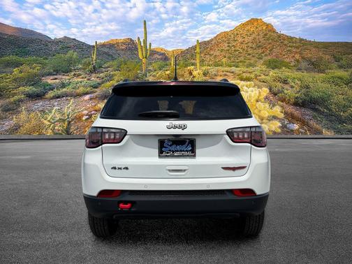 Bright White Clearcoat 2025 Jeep Compass Trailhawk