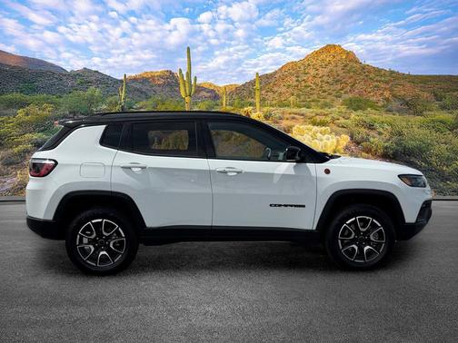 Bright White Clearcoat 2025 Jeep Compass Trailhawk