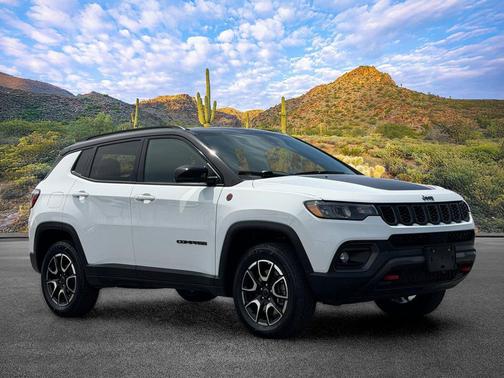Bright White Clearcoat 2025 Jeep Compass Trailhawk