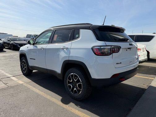 Bright White Clearcoat 2025 Jeep Compass Trailhawk