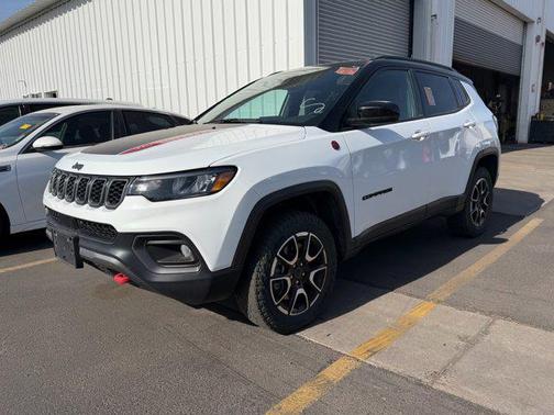 Bright White Clearcoat 2025 Jeep Compass Trailhawk