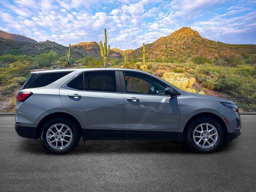 Sterling Gray Metallic 2023 Chevrolet Equinox 1LT