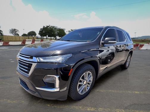 Mosaic Black Metallic 2023 Chevrolet Traverse LT Cloth