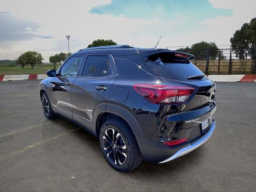 Mosaic Black Metallic 2023 Chevrolet Trailblazer LT