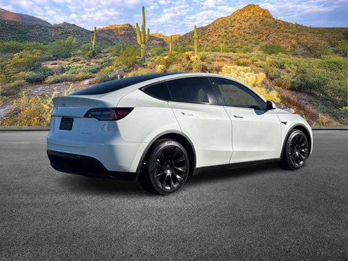 2022 Tesla Model Y Long Range Dual Motor All-Wheel Drive