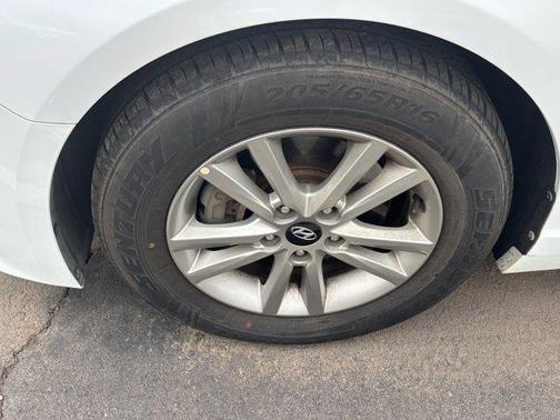 2017 Hyundai SONATA SE