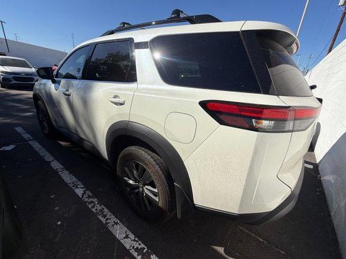 2024 Nissan Pathfinder SV FWD