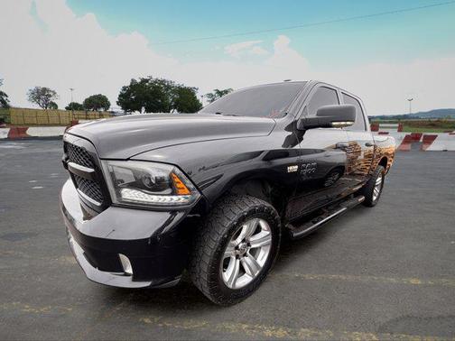 Brilliant Black Crystal Pearlcoat 2017 RAM 1500 Express