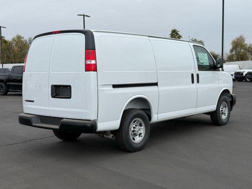 2025 Chevrolet Express 2500 RWD 2500 Regular Wheelbase WT