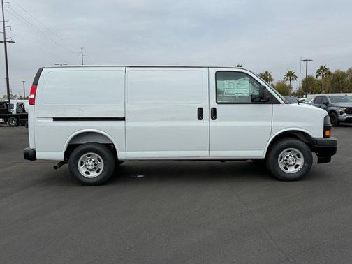 2025 Chevrolet Express 2500 RWD 2500 Regular Wheelbase WT