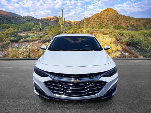Summit White 2023 Chevrolet Malibu FWD 1LT