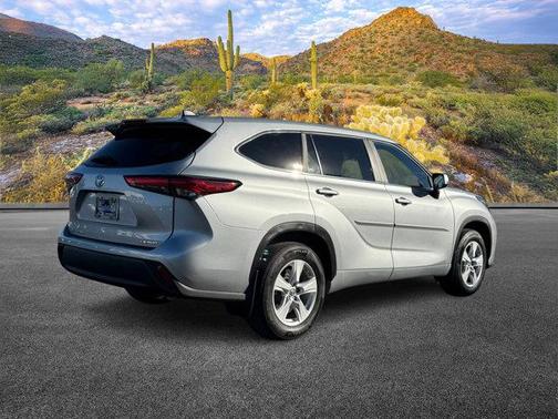 2023 Toyota Highlander LE