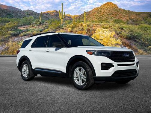 Oxford White 2022 Ford Explorer XLT