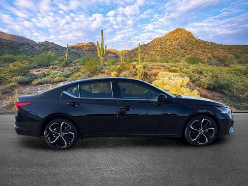 Super Black 2024 Nissan Altima SR FWD